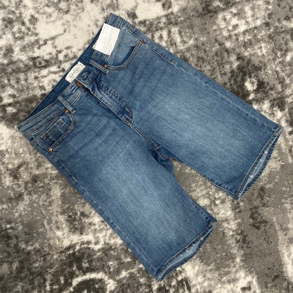 Jessica Simpson bermuda short